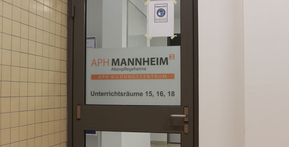 Türbeschriftung APH Bildungszentrum Mannheim